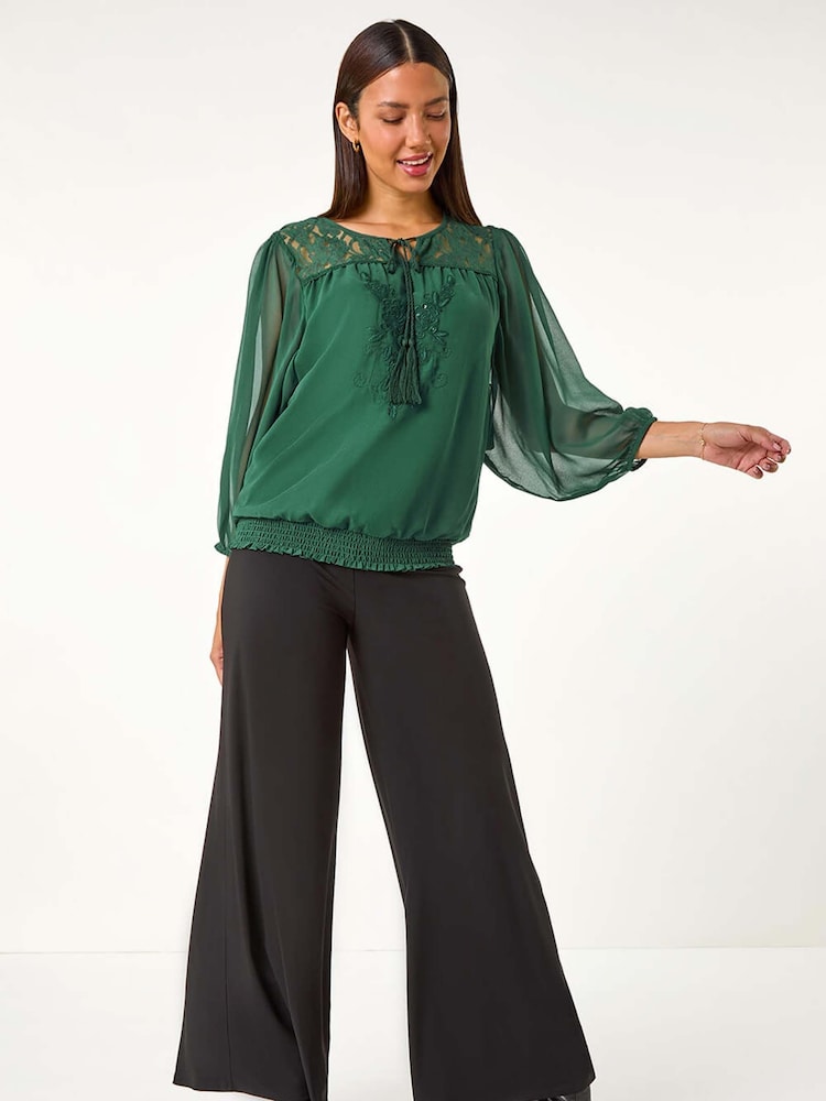 Verde - Roman Embroidered Lace Shirred Hem Top - Imagen 1 de 6 Verde - Roman Embroidered Lace Shirred Hem Top - Imagen 1 de 6