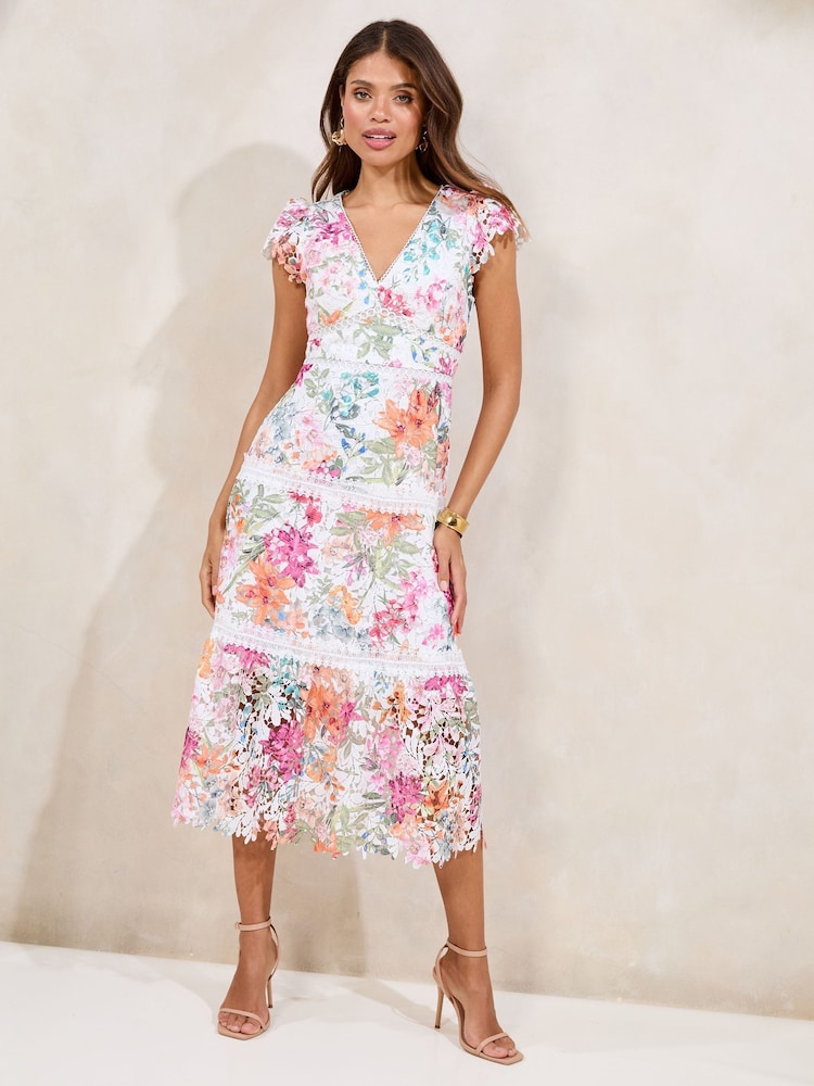 Wit met bloemenprint - Lipsy Premium Midi-jurk van broderiekant met korte mouwen, V-hals en ongelijke zoom - Image 4 of 5