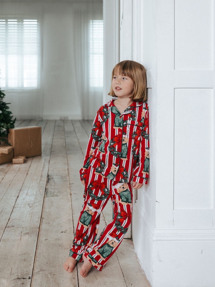 Chelsea Peers weihnachtliches langes Pyjama-Set mit Hunde- und Kranz-Print - Bild 1 von 5 Chelsea Peers weihnachtliches langes Pyjama-Set mit Hunde- und Kranz-Print - Bild 1 von 5
