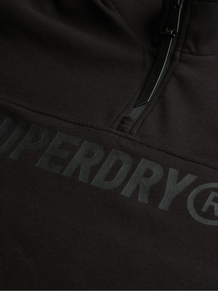 črna - Superdry zelena Active Tech Logo Relaxed Half Zip zgornji del trenirke; majica za trening - Slika 6 iz 6 črna - Superdry zelena Active Tech Logo Relaxed Half Zip zgornji del trenirke; majica za trening - Slika 6 iz 6