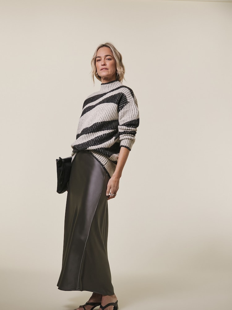 JD Williams Cream Zebra Print Knitted Tunic - Image 4 of 4