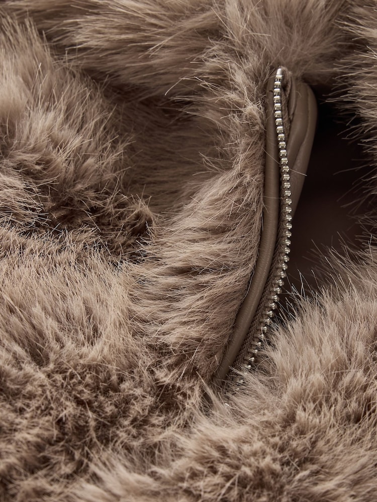 Gap Beige Cropped Faux Fur Jacket - Image 5 of 7