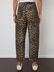 Threadbare Brown Leopard Print Barrel Leg Denim 100% Cotton Jeans With Raw Hem - Image 3 of 5