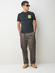 Lyle & Scott Sunnies Pool Bar Graphic 100% Cotton T Shirt - Bild 2 von 7