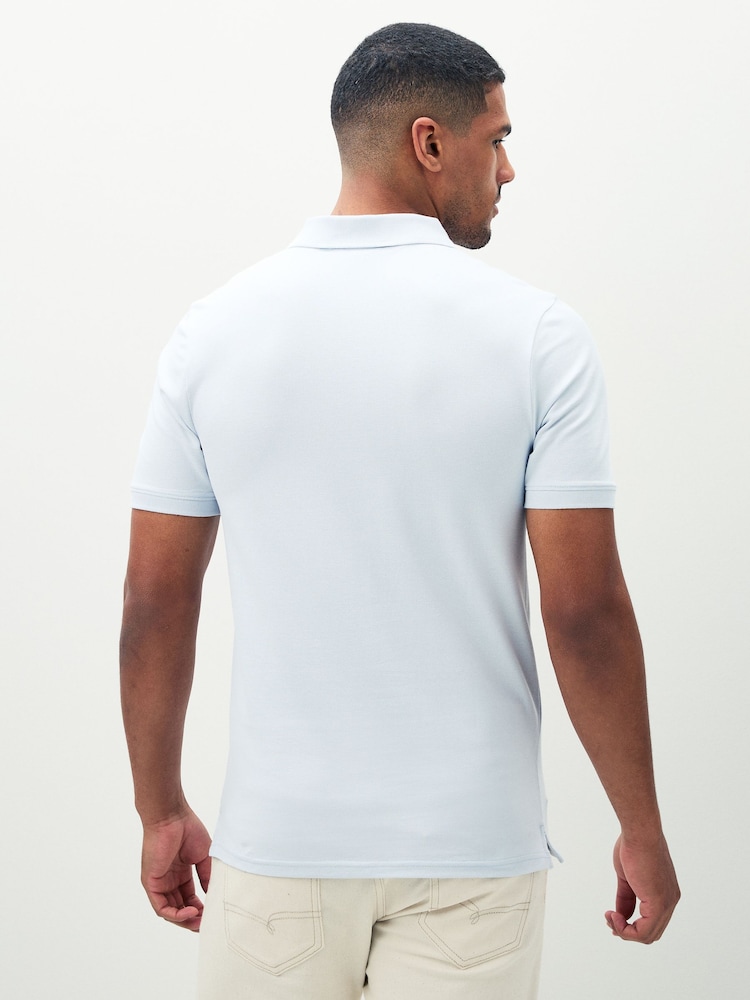 أزرق شاحب - قميص بولو كلاسيكي من Lyle & Scott - صورة 2 من 5 أزرق شاحب - قميص بولو كلاسيكي من Lyle & Scott - صورة 2 من 5