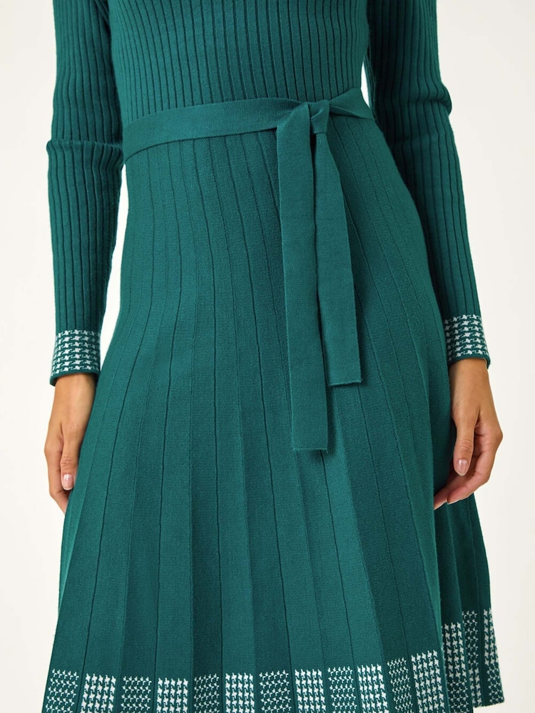 Grün - Roman geripptes Stretch-Strickkleid mit Rand-Print - Bild 5 von 5 Grün - Roman geripptes Stretch-Strickkleid mit Rand-Print - Bild 5 von 5