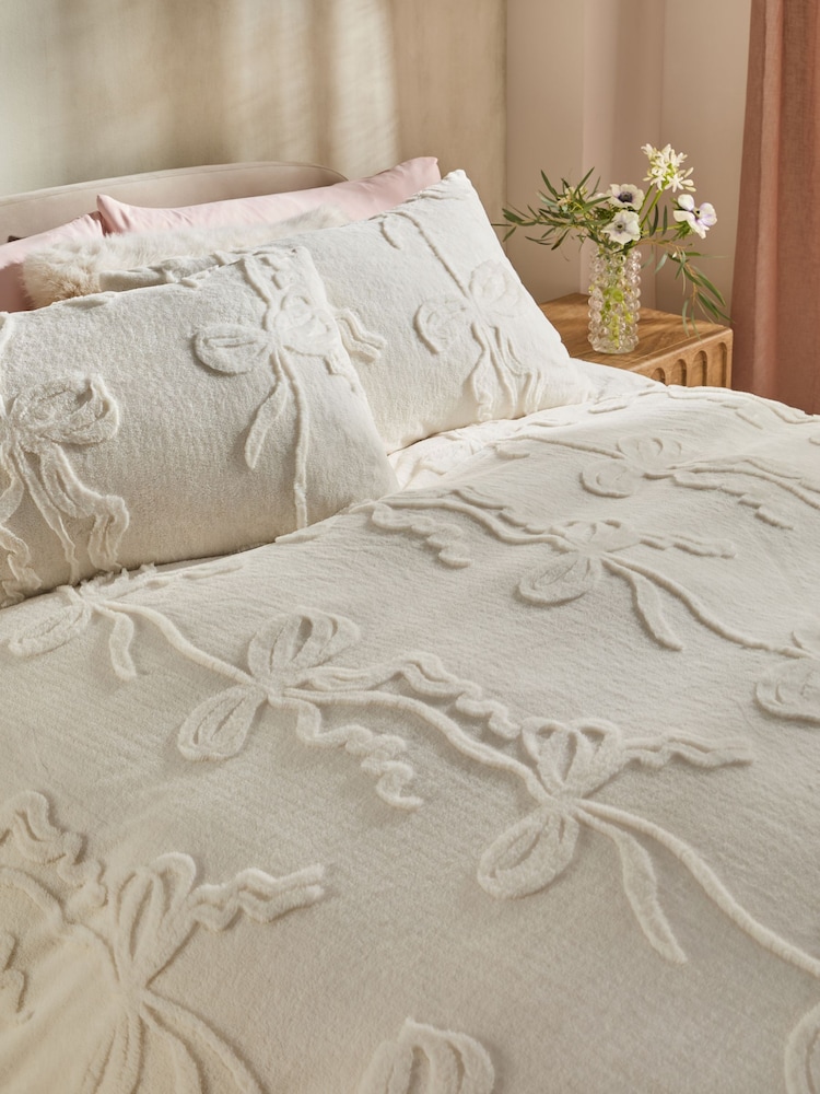 White Cream Bow Christmas Faux Fur Icons Duvet Cover and Pillowcase Set - Image 2 of 4