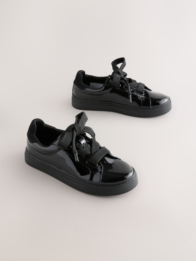 Schwarzes Lackleder - Retro Lace Up School Trainers - Bild 1 von 5 Schwarzes Lackleder - Retro Lace Up School Trainers - Bild 1 von 5