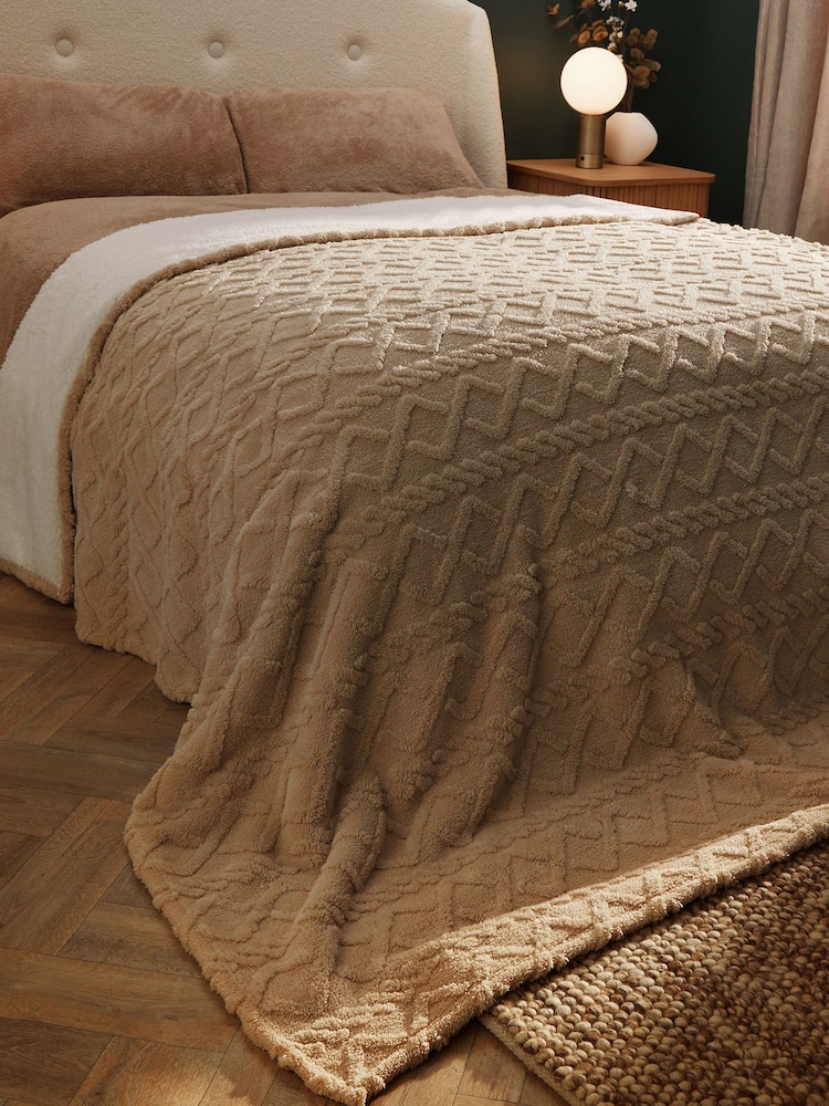 Silentnight Natural Snugsie Cable Knit 240 x 180cm Giant Blanket - Image 1 of 8