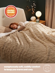 Silentnight Natural Snugsie Cable Knit 240 x 180cm Giant Blanket - Image 3 of 8