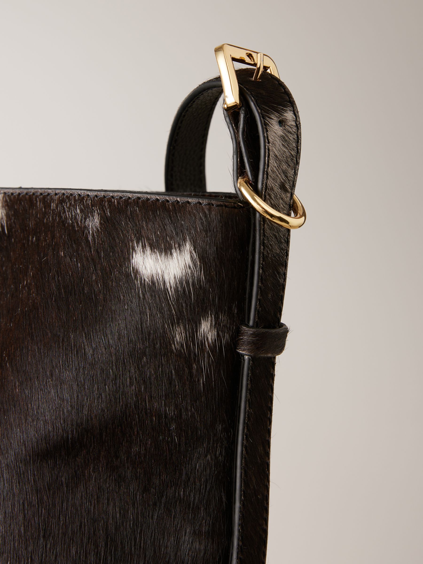 牛革ショルダーバッグ・ハンドバッグ 2WAY Cow Leather Shoulder Bag / Hand Bag Buy Animal Leather Shoulder Bag from Next Romania