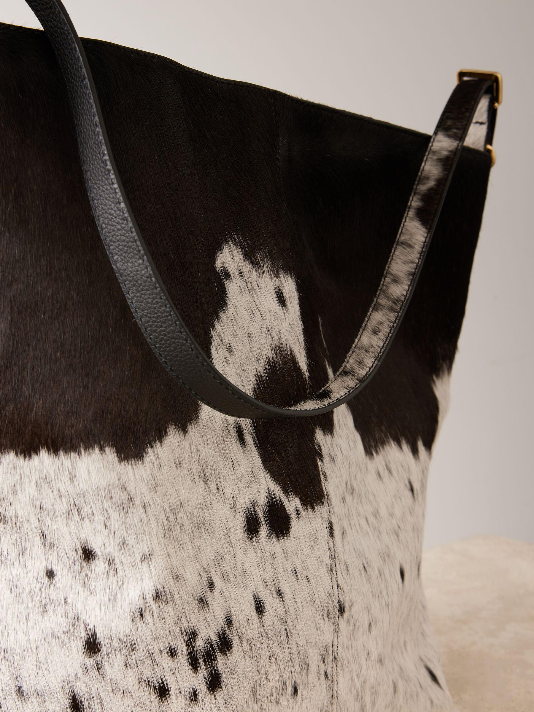牛革ショルダーバッグ・ハンドバッグ 2WAY Cow Leather Shoulder Bag / Hand Bag Buy Animal Leather Shoulder Bag from Next Romania