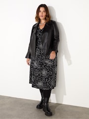 Live Unlimited Black Petite Curve Heart Print Gathered V-Neck Jersey Dress - Image 3 of 4