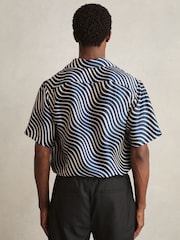 Reiss Navy/ Off White Carbello Wave-Print Cuban-Collar Shirt - Image 5 of 6