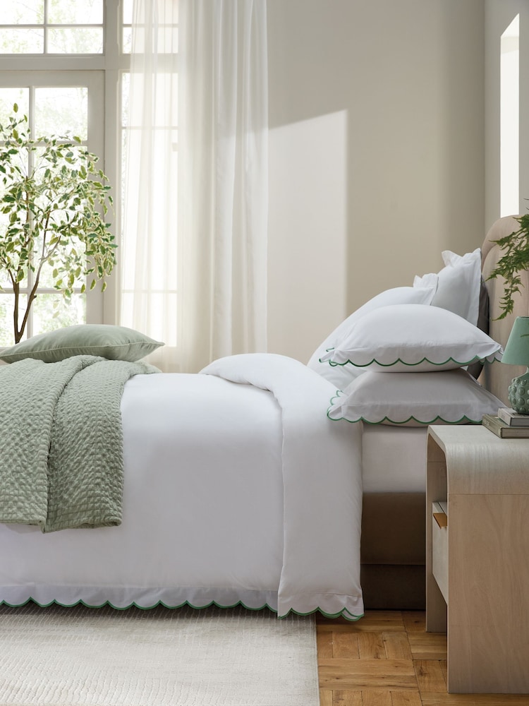 200 Thread Count Scallop Duvet Cover and Pillowcase Set - Imagem 1 de 3