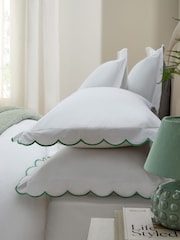 200 Thread Count Scallop Duvet Cover and Pillowcase Set - Imagem 2 de 3