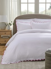 200 Thread Count Scallop Duvet Cover and Pillowcase Set - Imagem 1 de 4