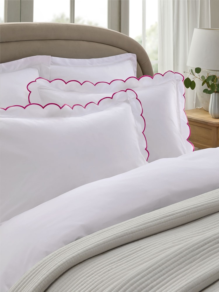 200 Thread Count Scallop Duvet Cover and Pillowcase Set - Imagem 2 de 4
