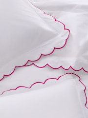 200 Thread Count Scallop Duvet Cover and Pillowcase Set - Imagem 3 de 4