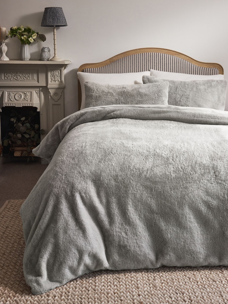 Silver Plush Faux Fur Duvet Cover and Pillowcase Set - Image 2 of 5 Silver Plush Faux Fur Duvet Cover and Pillowcase Set - Image 2 of 5