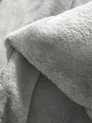Silver Plush Faux Fur Duvet Cover and Pillowcase Set - Image 5 of 5