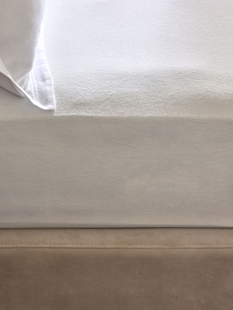 White Supersoft Extra Deep Fitted Sheet - Image 2 of 3