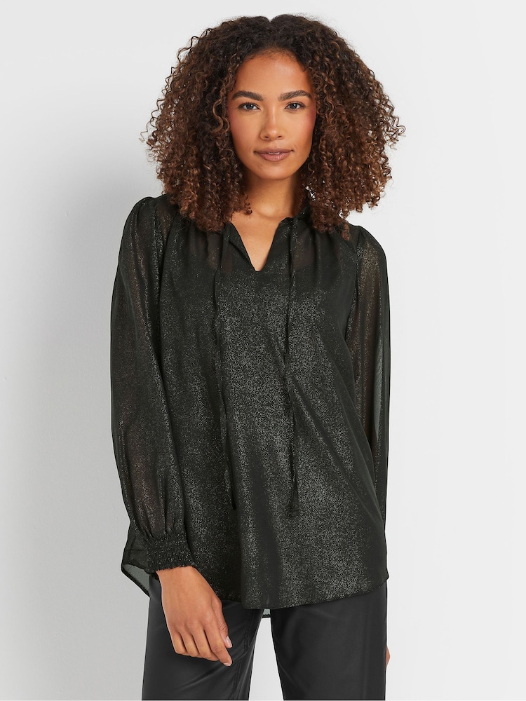 Blusa brillante con cuello de volante de M&Co - Imagen 1 de 5 Blusa brillante con cuello de volante de M&Co - Imagen 1 de 5