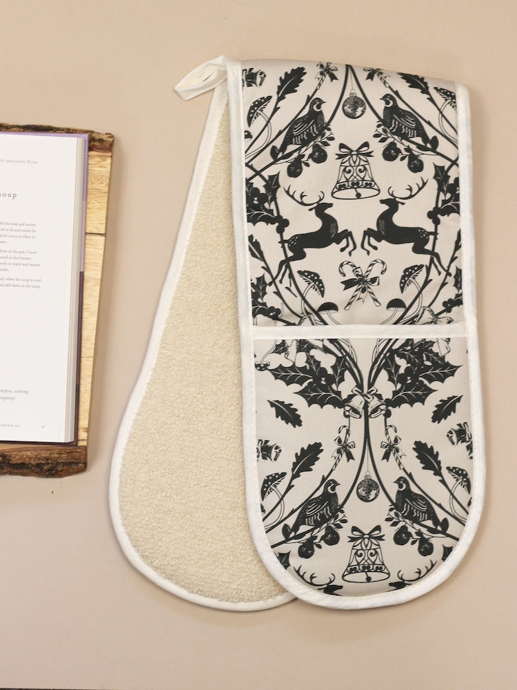Avalon Home Green Forest Stag Oven Gloves - Image 1 of 5