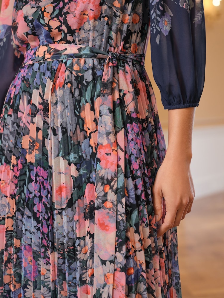 Love & Roses Printed Crew Neck Pleated 3/4 Sleeves Midi Dress - Image 3 of 4