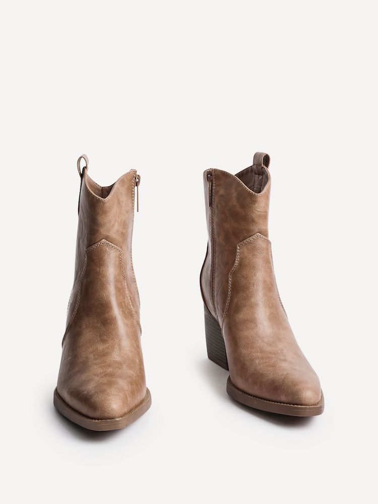 Natural claro. - Botas de antelina estilo western Jessie de Linzi - Imagen 8 de 8 Natural claro. - Botas de antelina estilo western Jessie de Linzi - Imagen 8 de 8