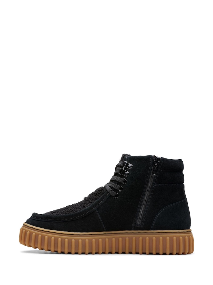 Schwarz - Clarks Tor Hill Hohe Stiefel aus Wildleder für ältere Kinder - Bild 2 von 7 Schwarz - Clarks Tor Hill Hohe Stiefel aus Wildleder für ältere Kinder - Bild 2 von 7