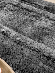 Origin Rug Collection. Black Frame Shaggy Pile Rug - Image 2 of 5