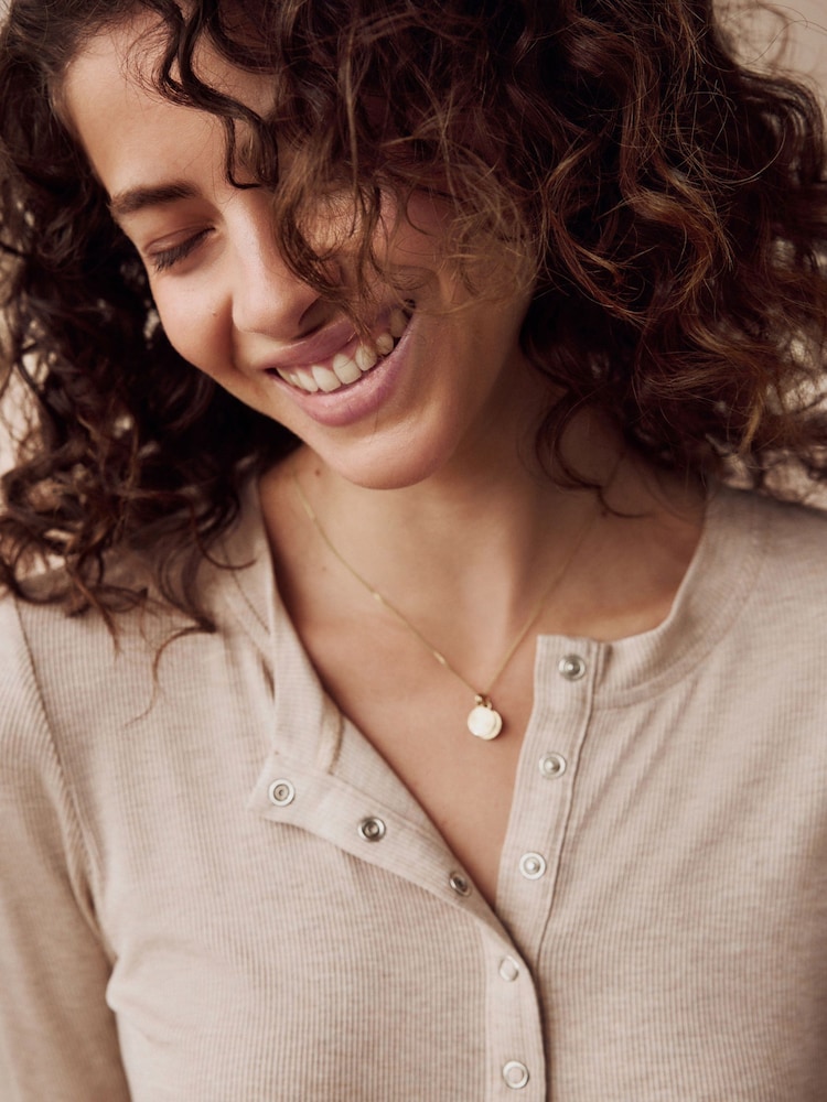 בצבע בז' - פיג'מה מריב נמתח עם שרוול ארוך - Image 7 of 12