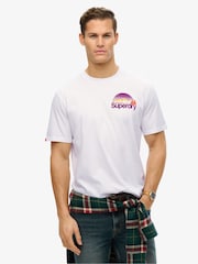 Weiß - Superdry Core Logo Great Outdoor Back Print T-Shirt - Bild 2 von 6