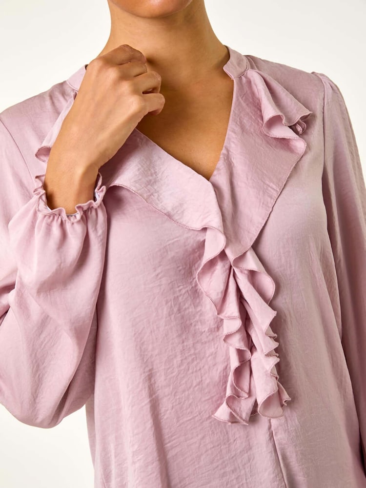 Roman Satin Ruffle Front V-Neck Top - Imagen 2 de 5 Roman Satin Ruffle Front V-Neck Top - Imagen 2 de 5