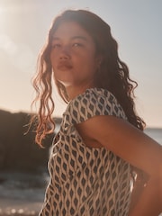 Impressão geométrica em azul/pedra - Blusa com botões e mangas Ruffle e Linen - Imagem 5 de 8