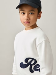Blanco - Reiss Grover Cotton-Blend Logo Script Sweatshirt - Imagen 3 de 4
