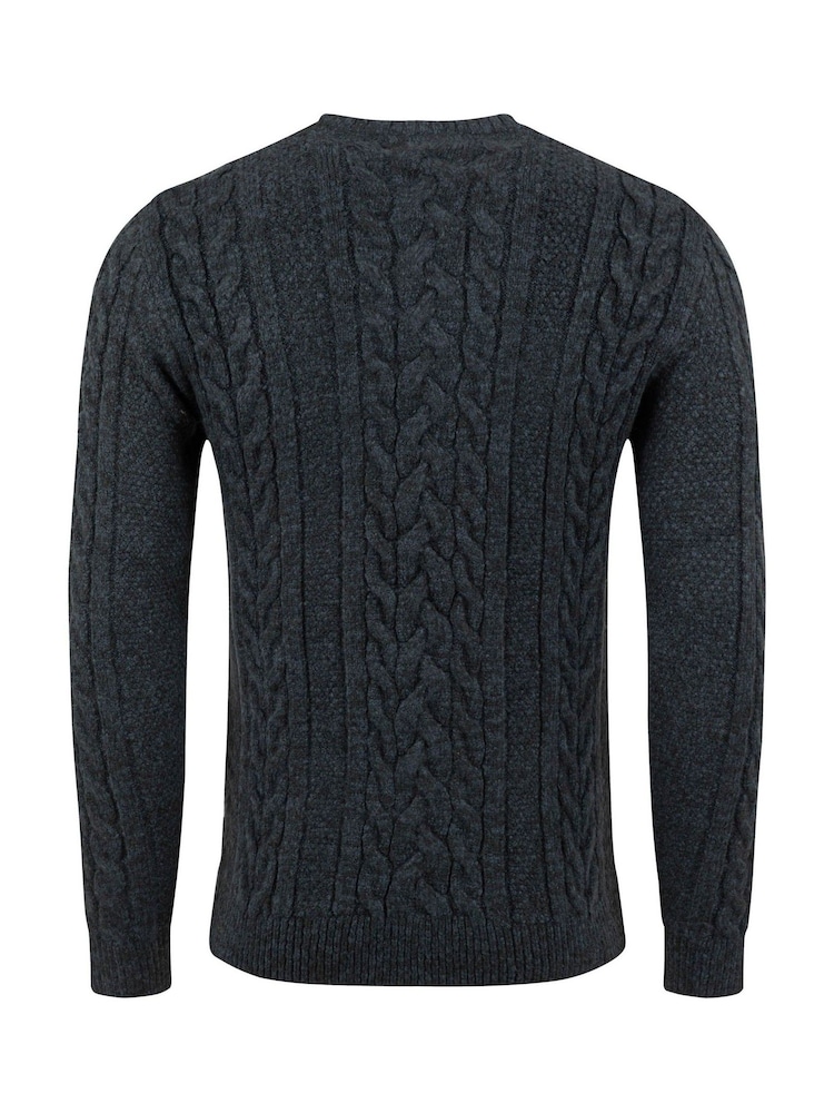 Blå - Weird Fish Alford Cable Knit Crew Neck Jumper - Bilde 7 av 7 Blå - Weird Fish Alford Cable Knit Crew Neck Jumper - Bilde 7 av 7
