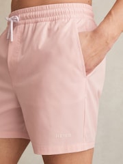 Pink - Reiss Cove Badeshorts mit Logoprint - Bild 1 von 5