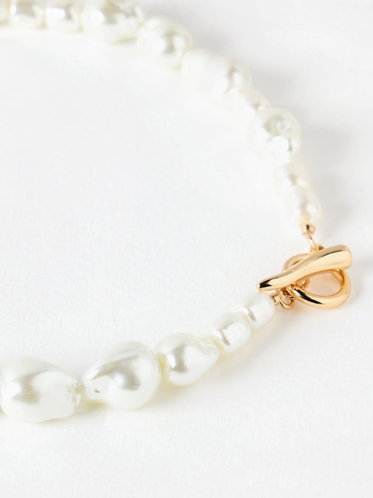 Oliver Bonas White Denise Faux Pearl T-Bar Statement Necklace - Image 3 of 3