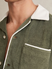Reiss Green/White Micah Towelling Contrast Trim Shirt - Image 3 of 5
