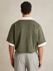 Reiss Green/White Micah Towelling Contrast Trim Shirt - Image 4 of 5