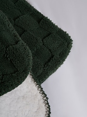 BHS Green Checkerboard Sherpa Throw - Image 4 of 4