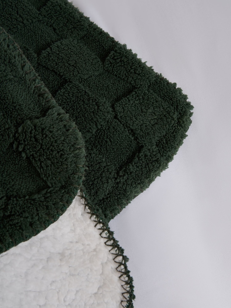 BHS Green Checkerboard Sherpa Throw - Image 4 of 4