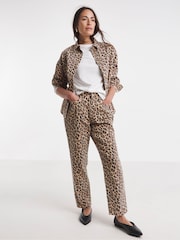 Vaqueros de algodón 100 % con estampado de leopardo de JD Williams - Imagen 5 de 6