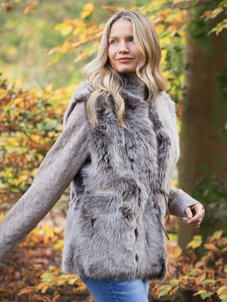 Lakeland Leather Wendbare Toscana Shearling Weste in Wildlederoptik - Bild 2 von 7 Lakeland Leather Wendbare Toscana Shearling Weste in Wildlederoptik - Bild 2 von 7