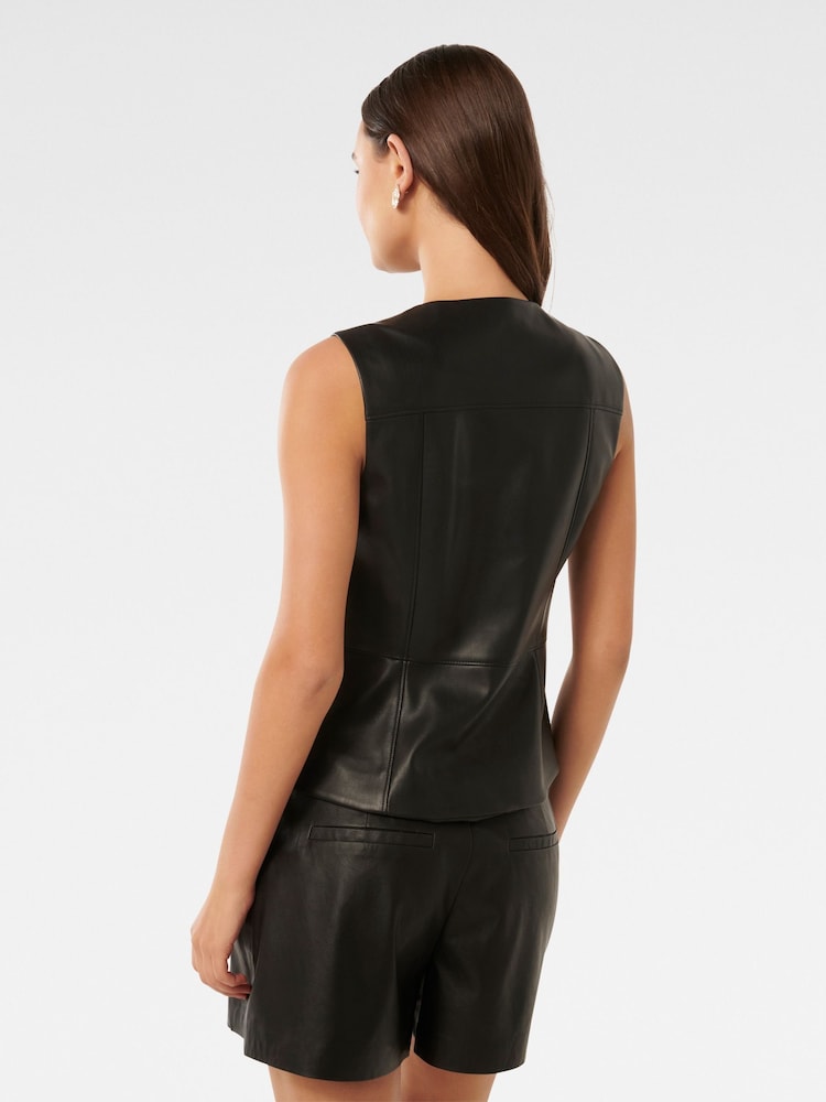 Forever New Kim Oberteil aus veganem Leder mit Knopfleiste vorne - Bild 2 von 5