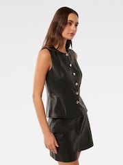 Forever New Kim Oberteil aus veganem Leder mit Knopfleiste vorne - Bild 4 von 5