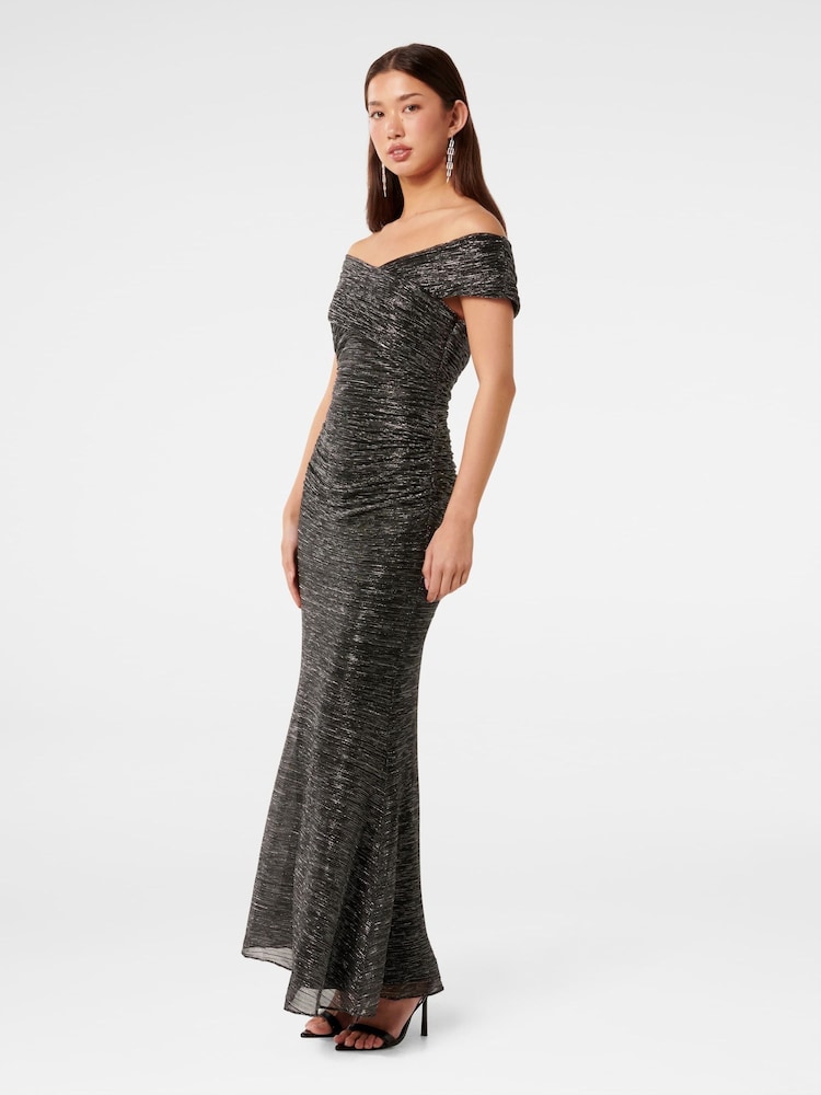 Forever New Wilma Off Shoulder Plisse dolga obleka - Slika 6 iz 6 Forever New Wilma Off Shoulder Plisse dolga obleka - Slika 6 iz 6