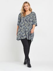 Yours Curve Blue Abstract Pleated Front Swing Top - Image 3 of 6